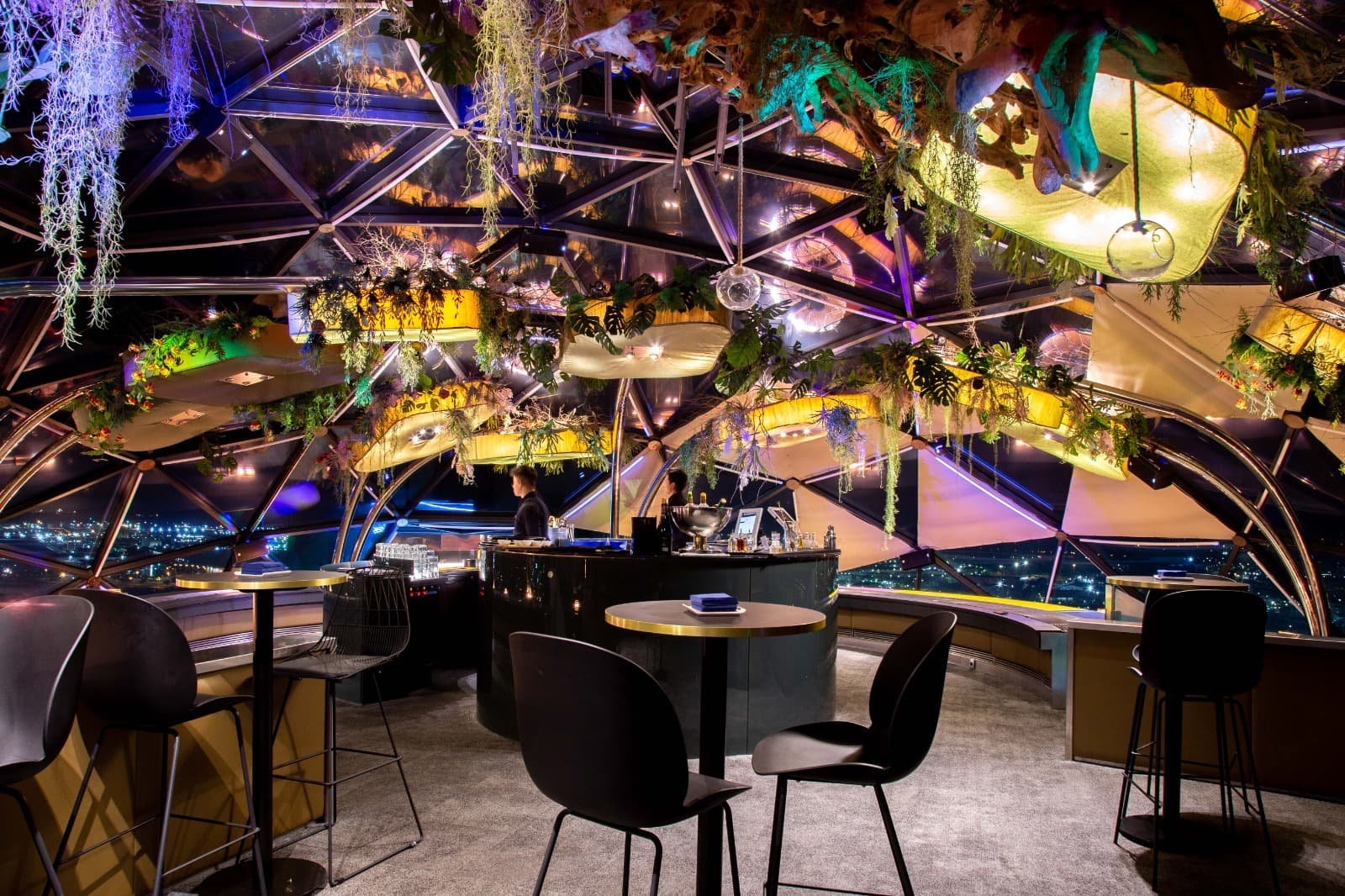 Cocktail club with 360º views image 5
