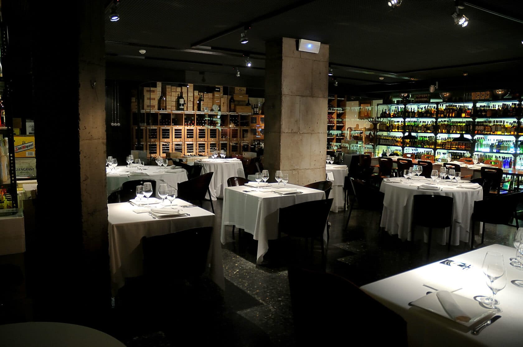 Speakeasy restaurant / Old school bar image 3