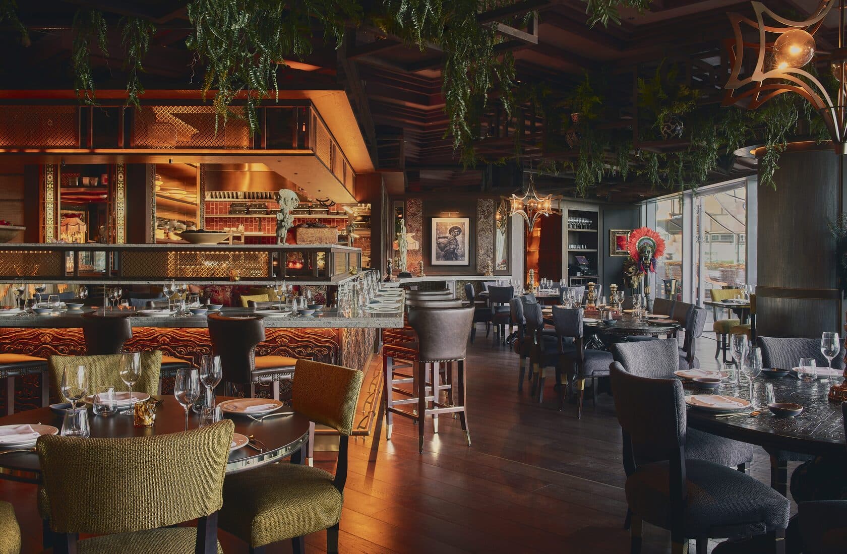 Mysterious luxury restaurant with exotic cuisine image 4