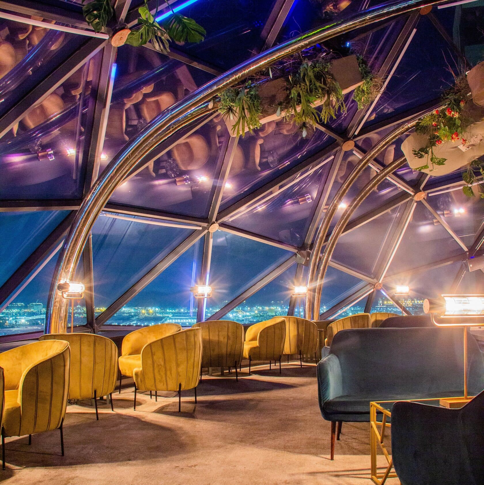 Cocktail club with 360º views image 1