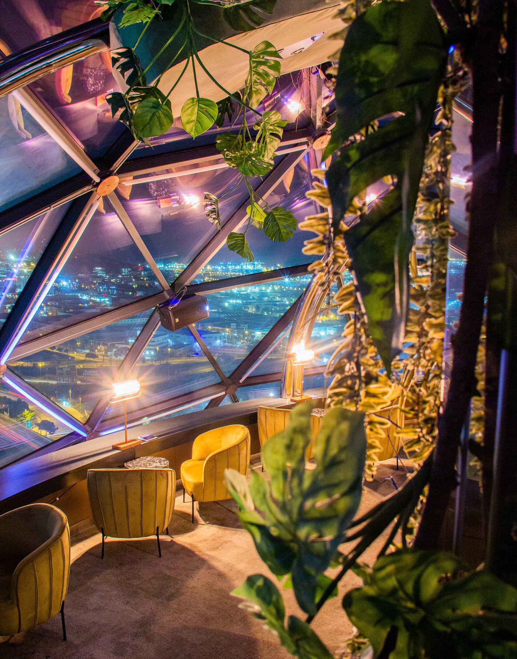 Cocktail club with 360º views image 2