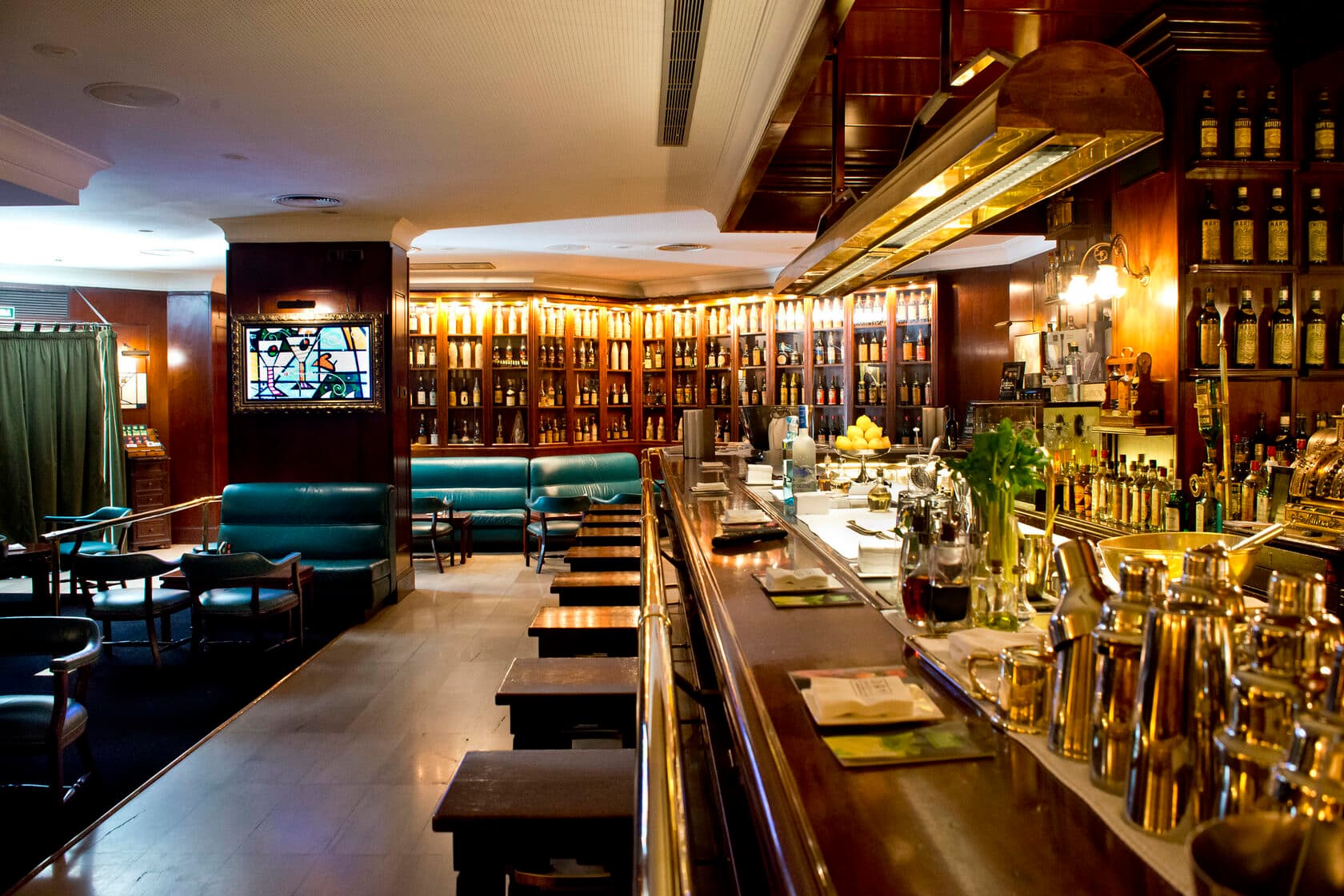 Speakeasy restaurant / Old school bar image 5